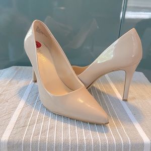 Nine West Patton leather nude heels. Size 6.